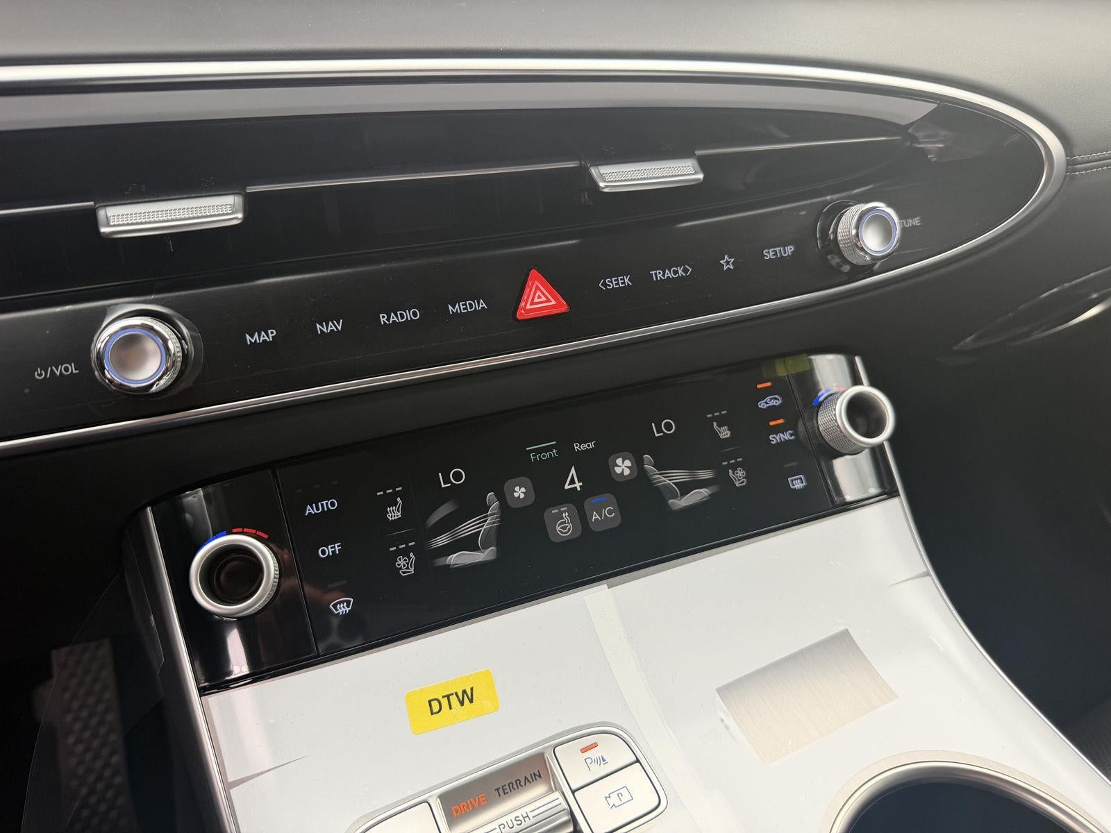 2027 Genesis GV70 2.5T ADVANCED