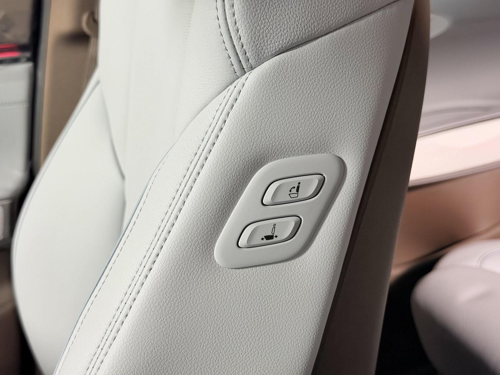 2027 Genesis GV70 2.5T Advanced