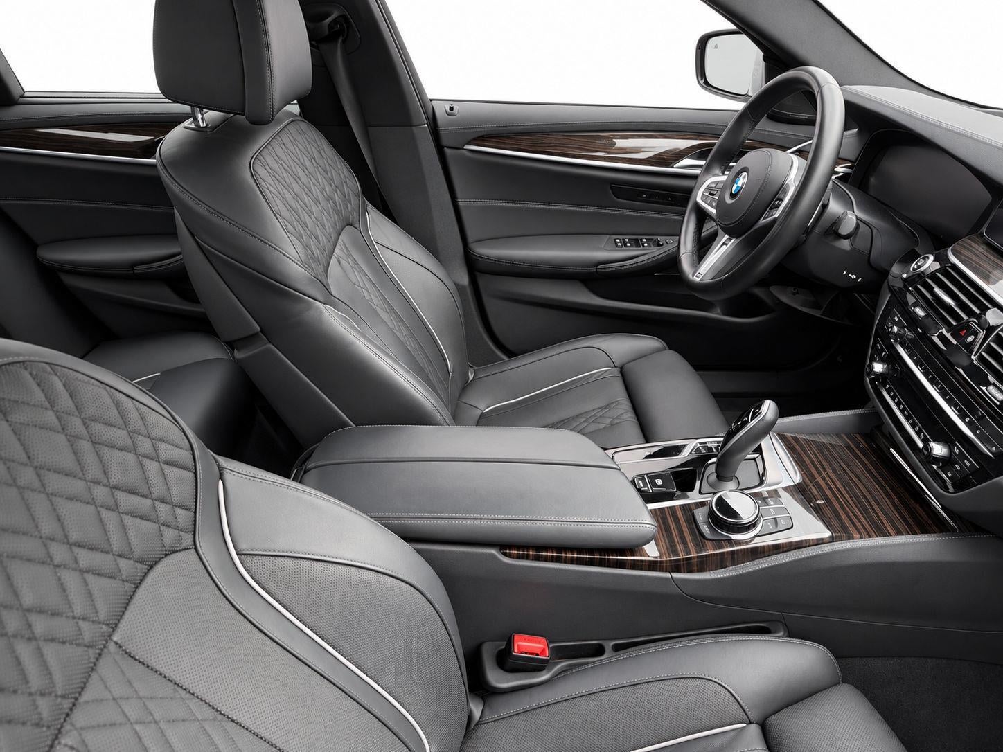 2021 BMW 5 Series M550i xDrive