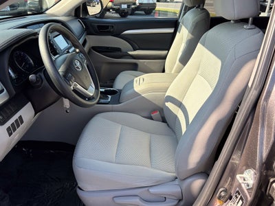 2019 Toyota Highlander LE