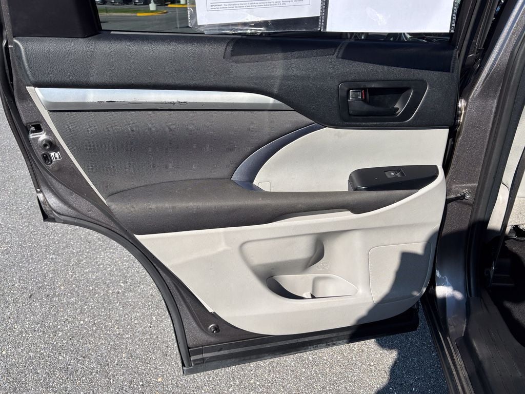 2019 Toyota Highlander LE
