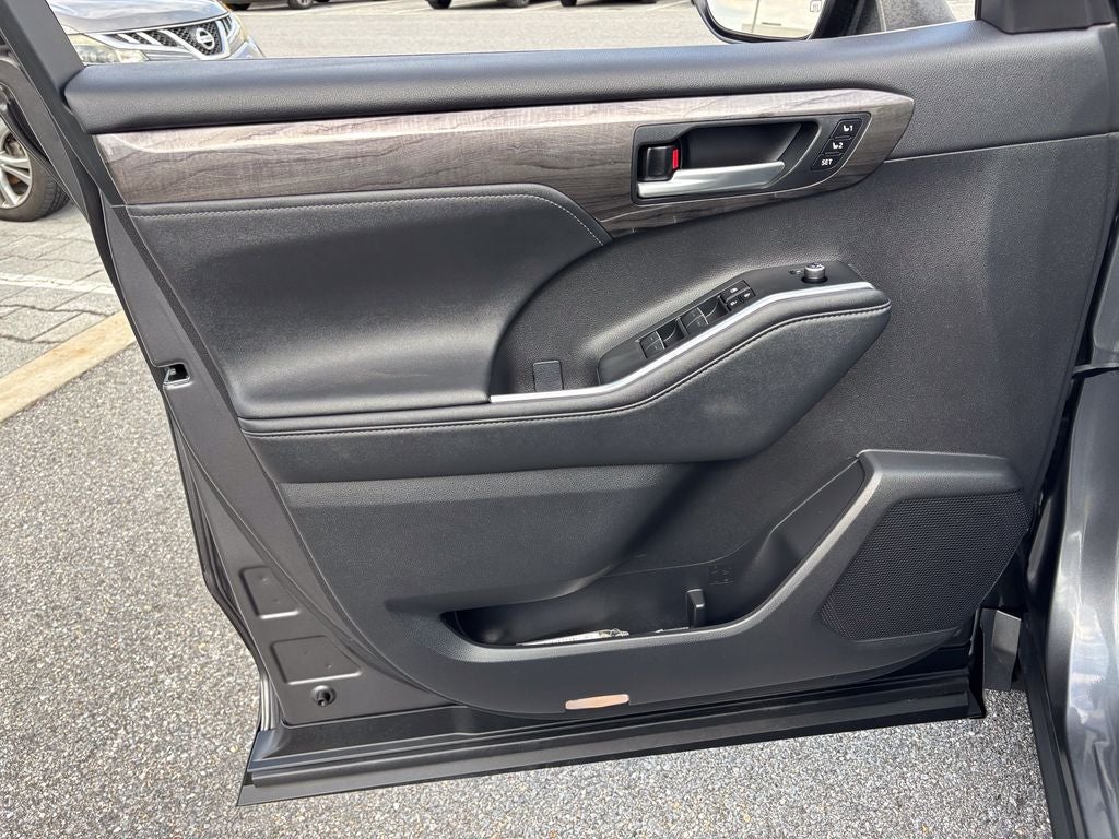 2024 Toyota Highlander Hybrid Platinum