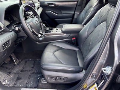 2024 Toyota Highlander Hybrid Platinum