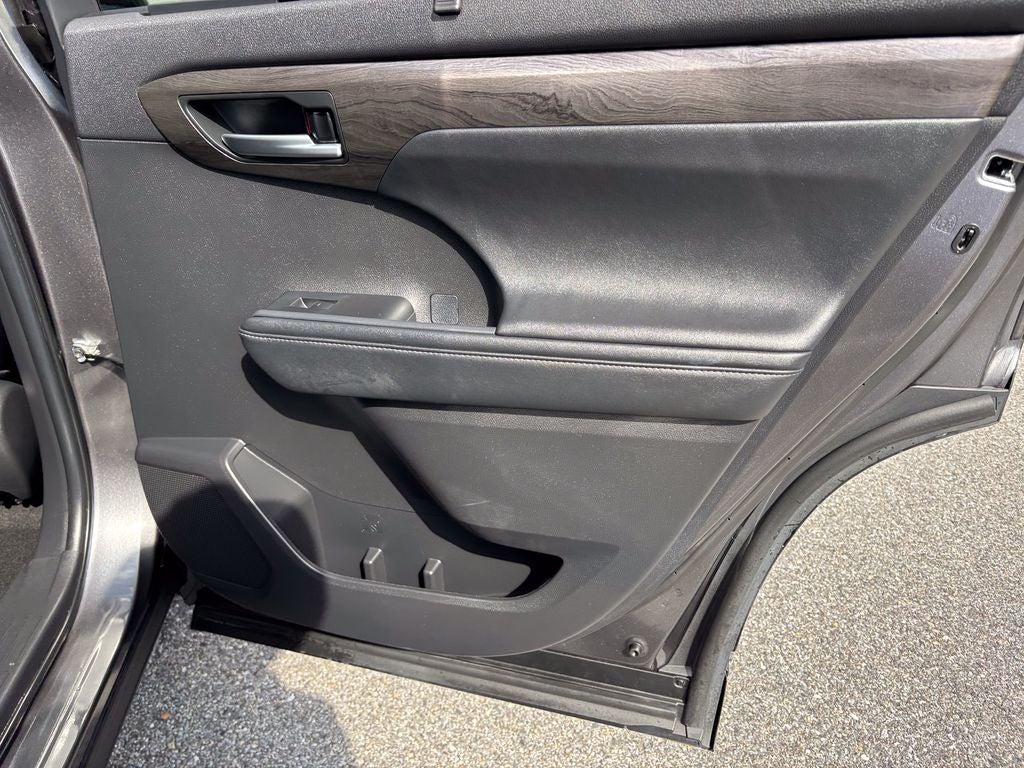 2024 Toyota Highlander Hybrid Platinum