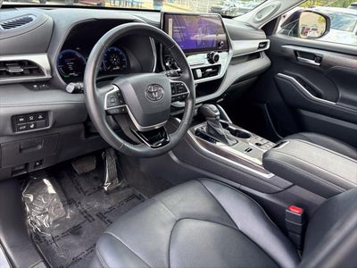 2024 Toyota Highlander Hybrid Platinum