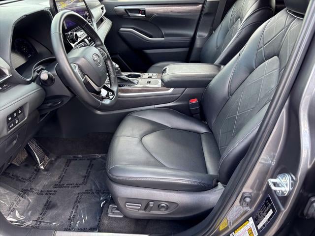 2024 Toyota Highlander Hybrid Platinum