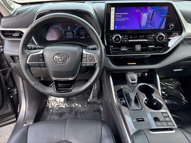 2024 Toyota Highlander Hybrid Platinum