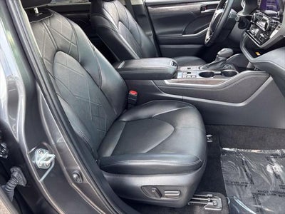 2024 Toyota Highlander Hybrid Platinum