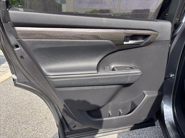 2024 Toyota Highlander Hybrid Platinum