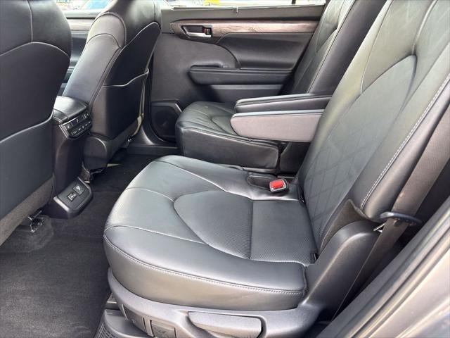 2024 Toyota Highlander Hybrid Platinum