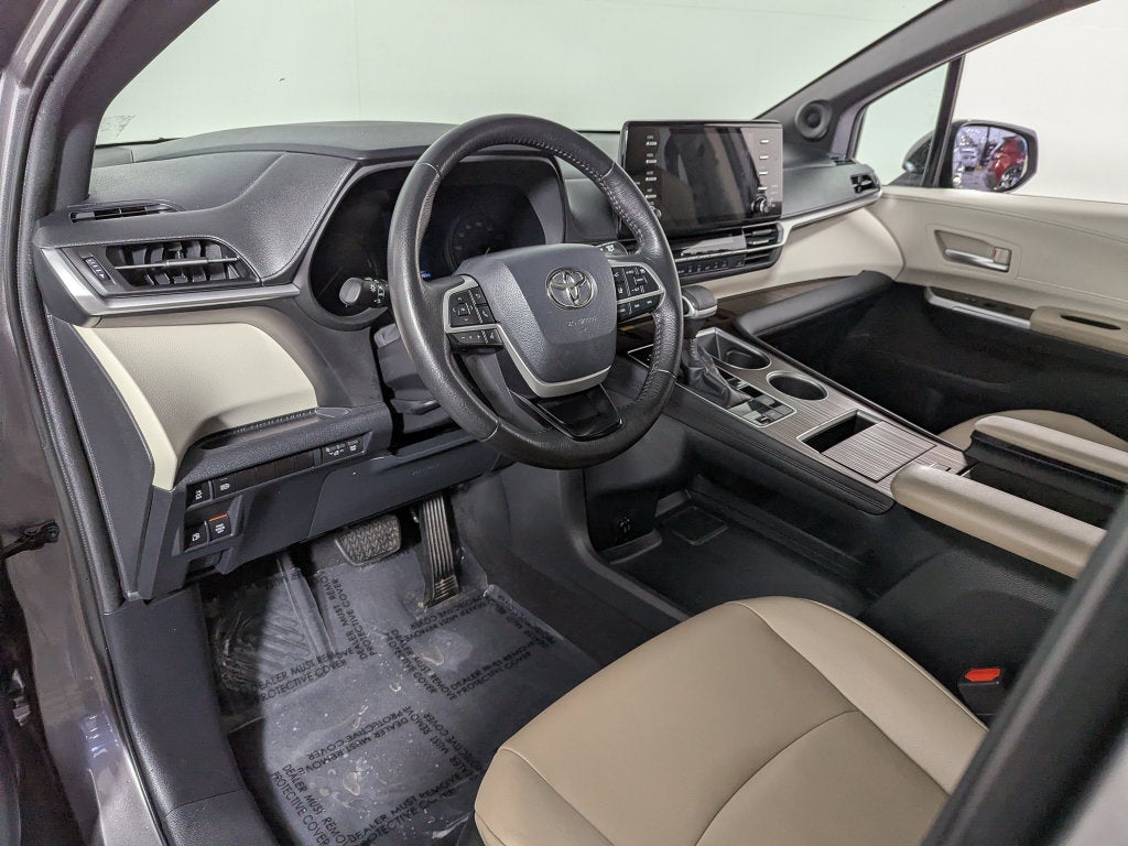 2021 Toyota Sienna XLE 8 Passenger