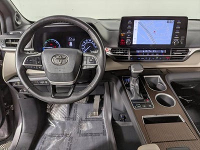 2021 Toyota Sienna XLE 8 Passenger