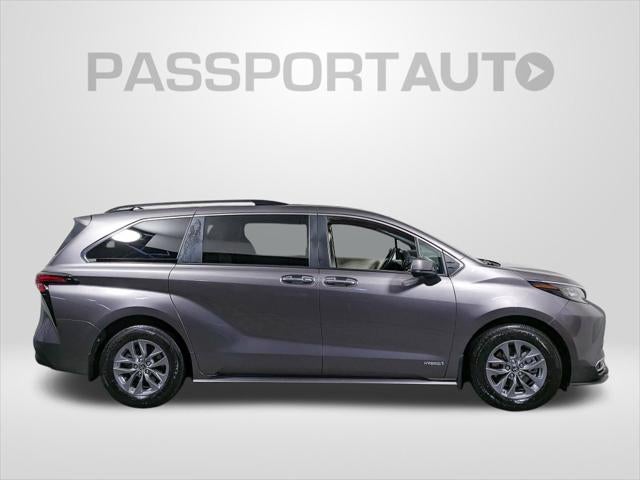 2021 Toyota Sienna XLE 8 Passenger