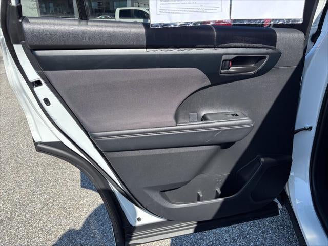 2025 Toyota Highlander LE