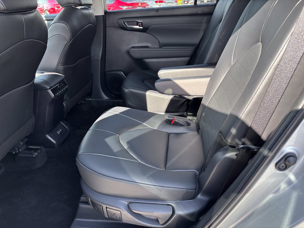 2025 Toyota Highlander XLE