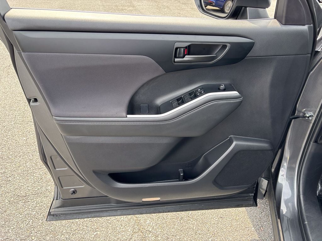 2025 Toyota Highlander LE