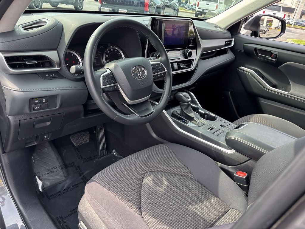2025 Toyota Highlander LE
