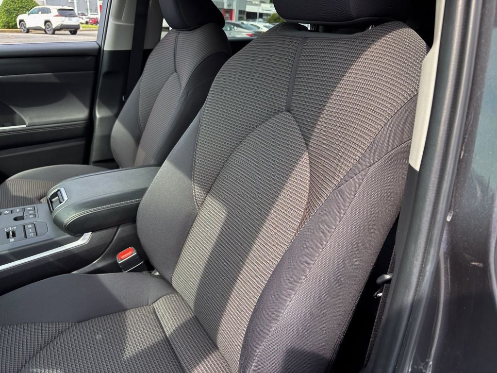 2025 Toyota Highlander LE