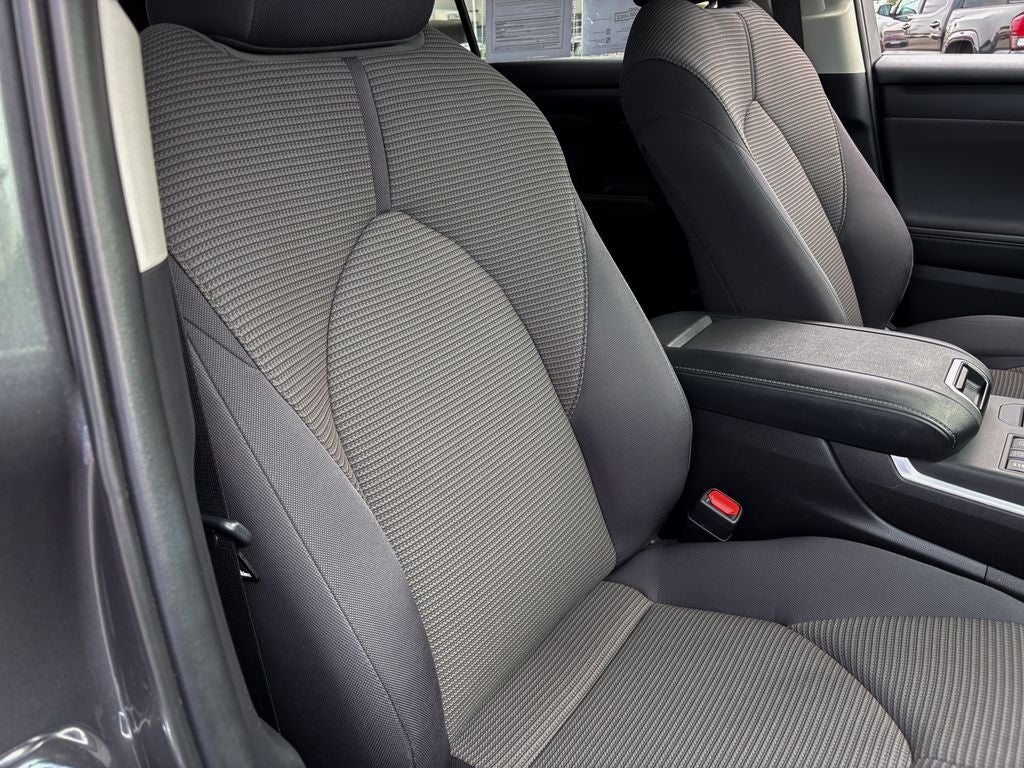 2025 Toyota Highlander LE
