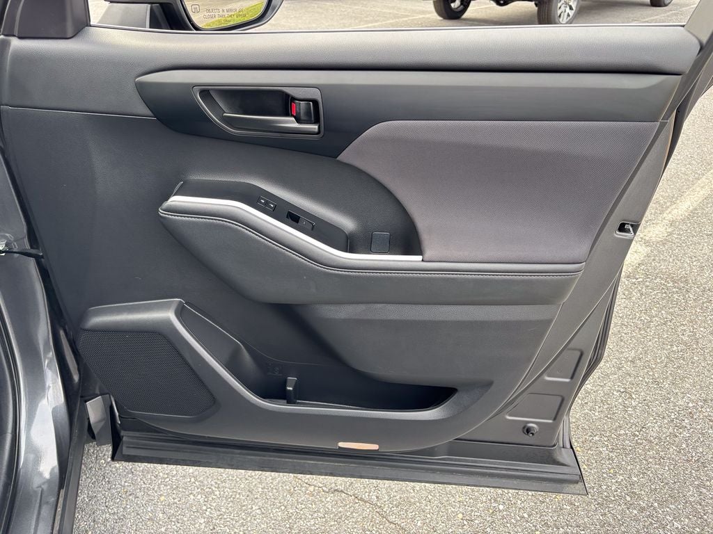 2025 Toyota Highlander LE