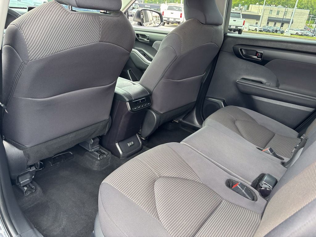 2025 Toyota Highlander LE