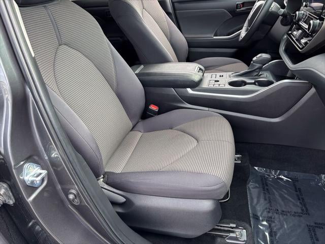 2025 Toyota Highlander LE