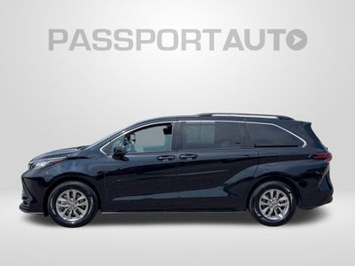 2022 Toyota Sienna LE 8 Passenger