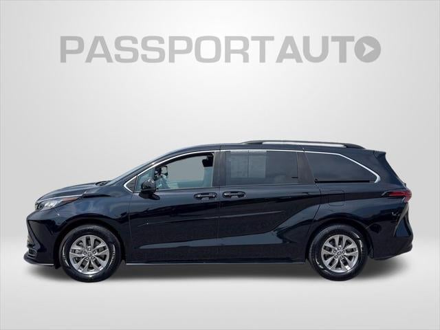 2022 Toyota Sienna LE 8 Passenger
