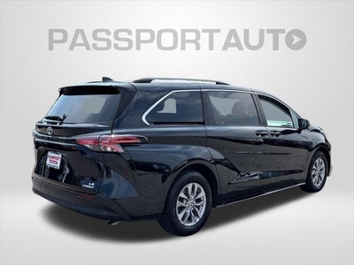 2022 Toyota Sienna LE 8 Passenger