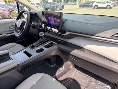 2026 Toyota Sienna XLE 8 Passenger