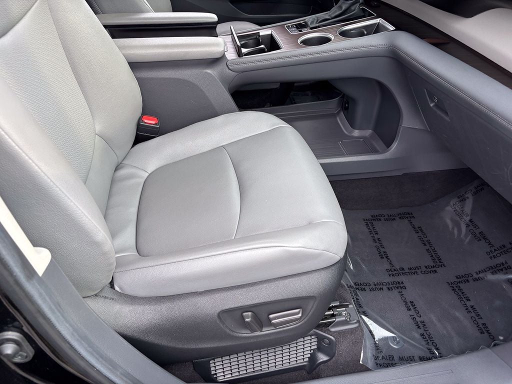 2024 Toyota Sienna XLE 8 Passenger