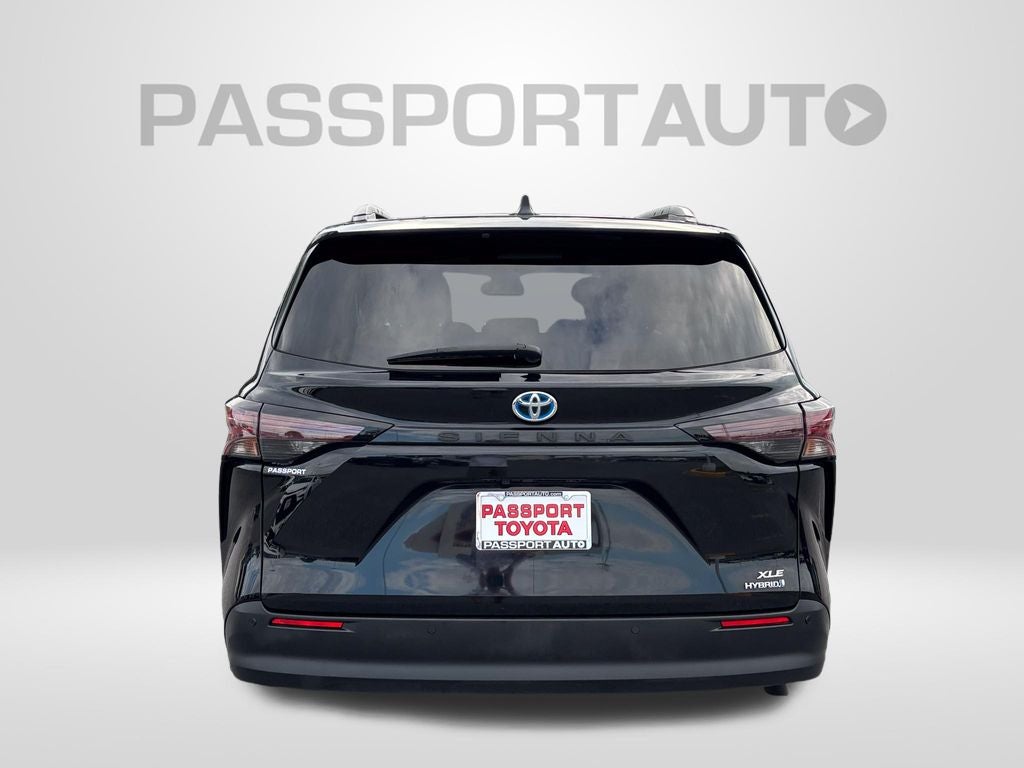 2024 Toyota Sienna XLE 8 Passenger