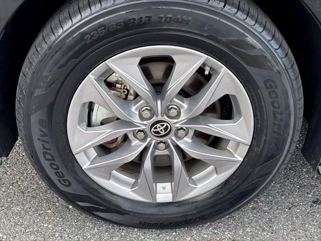2024 Toyota Sienna XLE 8 Passenger