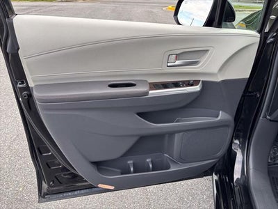 2024 Toyota Sienna XLE 8 Passenger