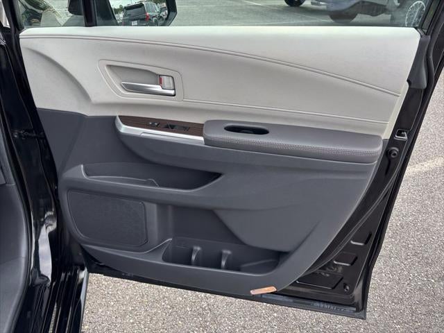 2024 Toyota Sienna XLE 8 Passenger